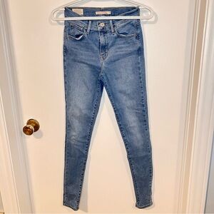 Womens Levi’s jeans size 25